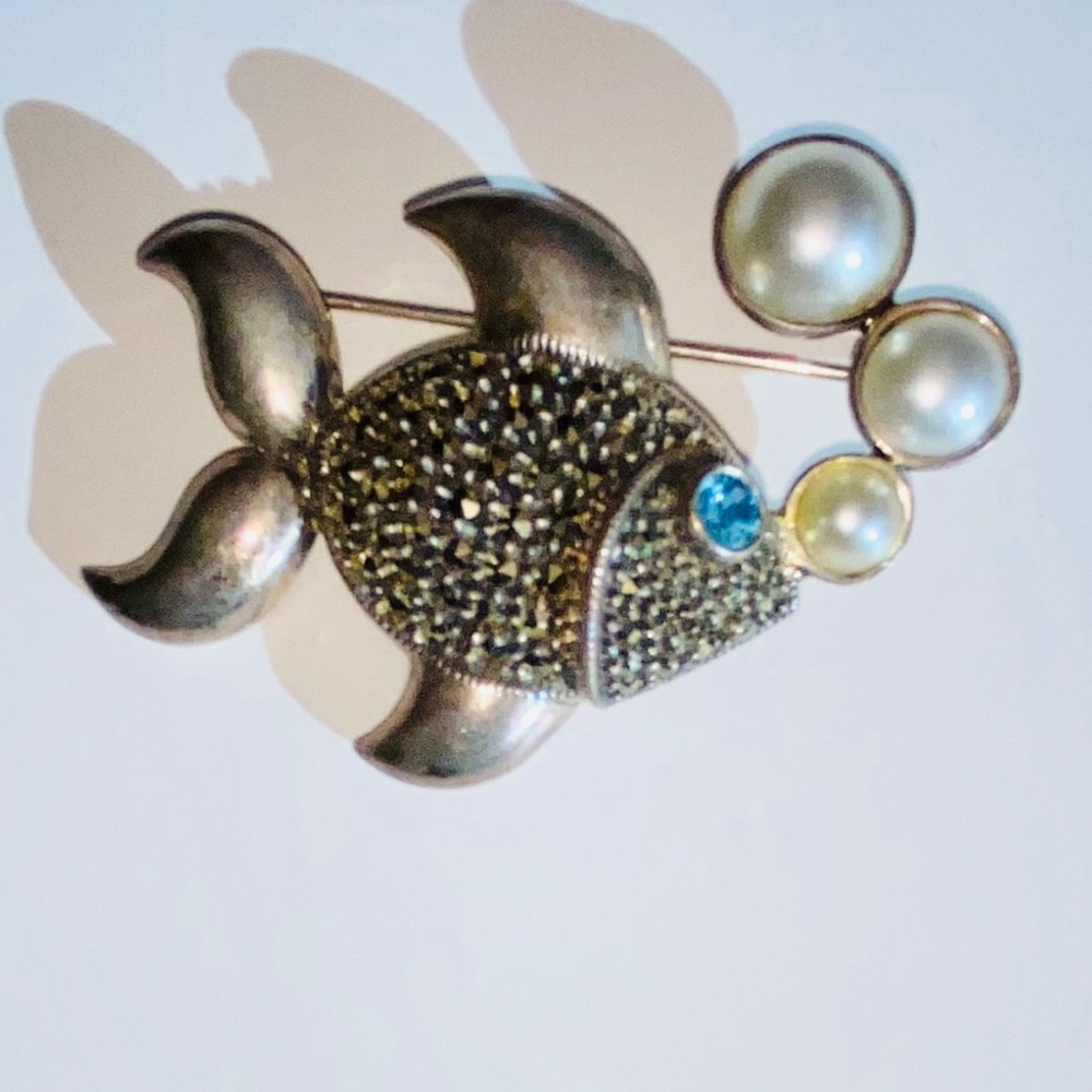 Sterling silver and marcasite blue eyed fish w pearl bubbles